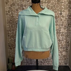 NWOT Sincerely Jules mint green Women's cropped sweatshirt